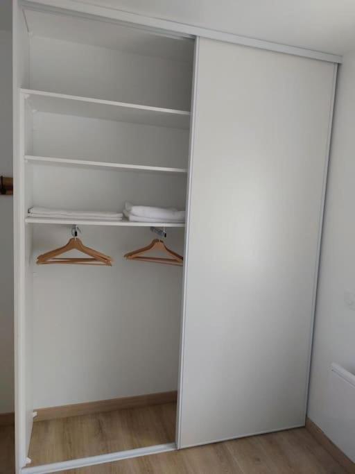 Le Cormoran Emplacement Ideal, Moderne Tres Equipe Thury-Harcourt-le-Hom Eksteriør bilde